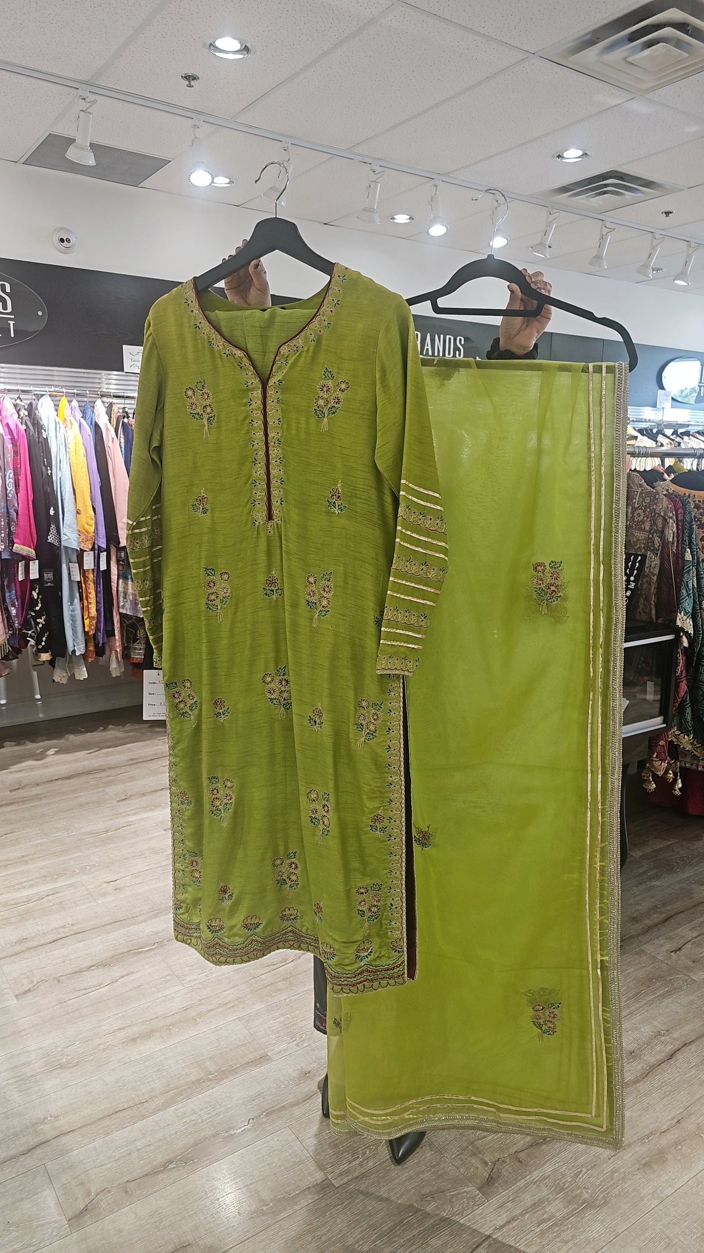 Parrot Green Traditional | RTW