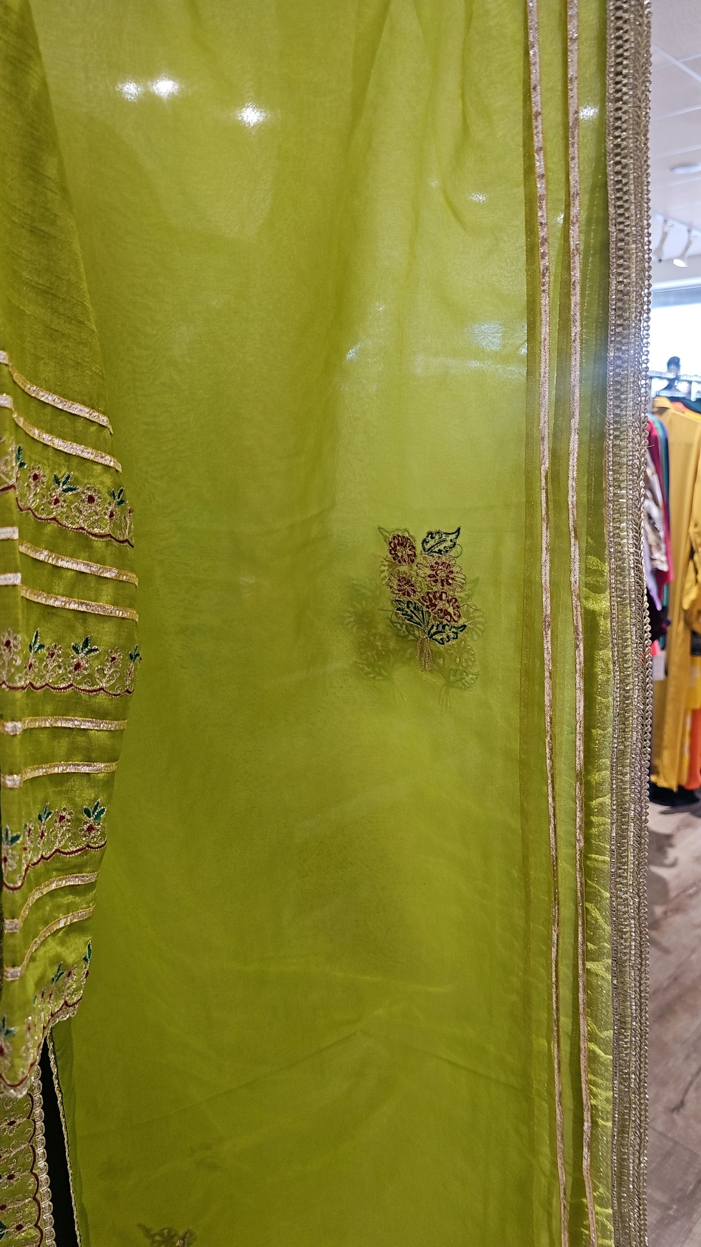 Parrot Green Traditional | RTW