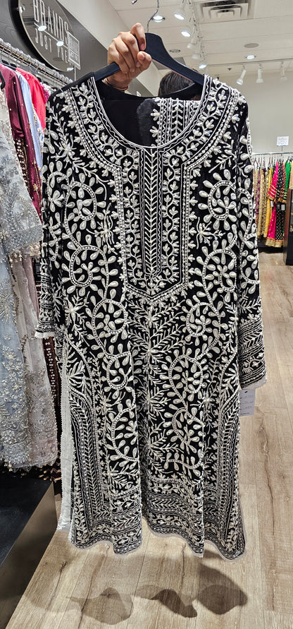 Black White Ari Pearls