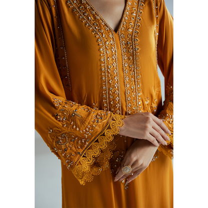Zareen | Golden hues