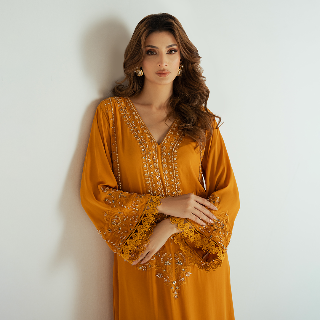 Zareen | Golden hues