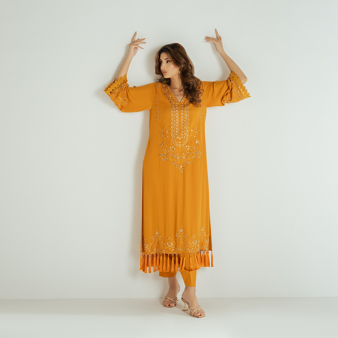 Zareen | Golden hues