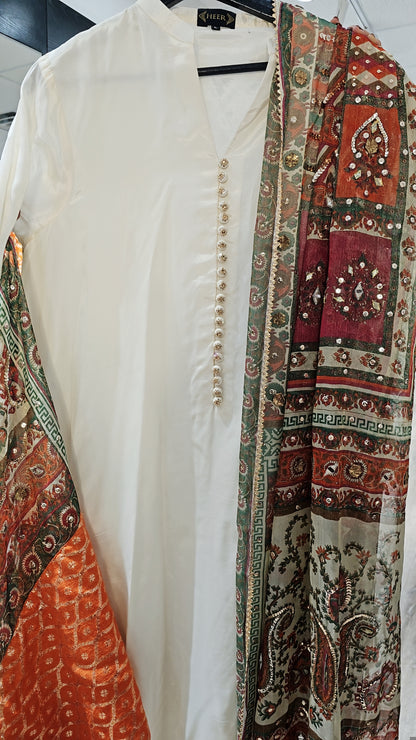 Elegant Ivory Kurta Set with Printed Dupatta