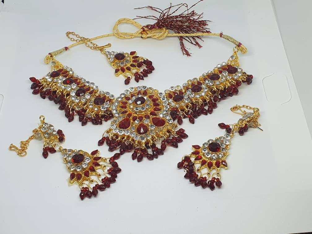 Sukkhi Adorable Gold Plated Kundan & Pearl Choker Necklace Set Worn By -  Sukkhi.com